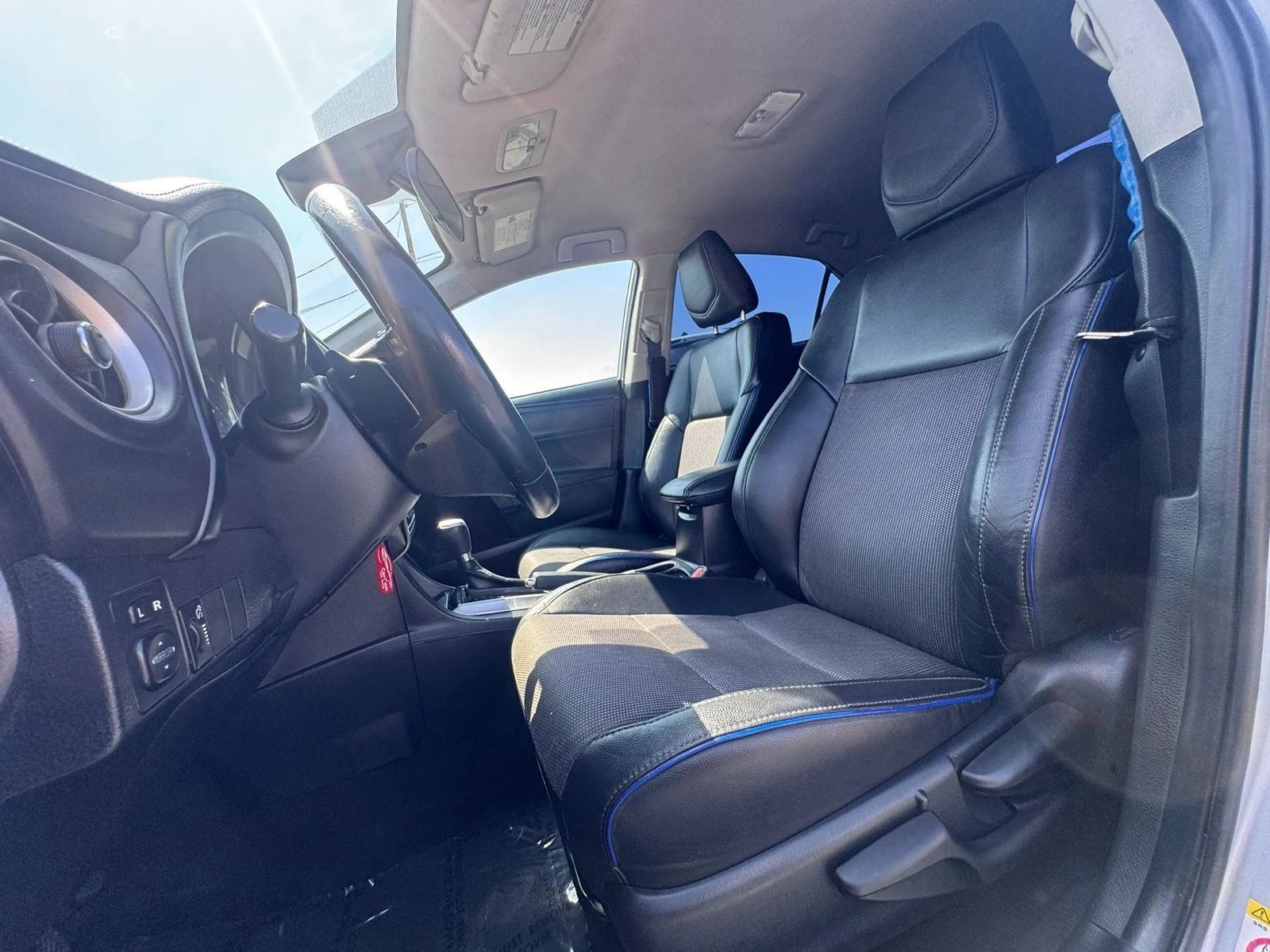 Used 2017 Toyota Corolla SE w/ Carpet Mat Package (TMS) FWD image 20