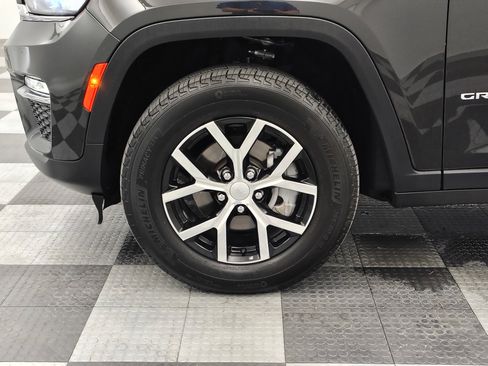 Used 2024 Jeep Grand Cherokee Limited image 15