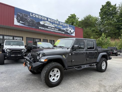 Used 2020 Jeep Gladiator Sport w/ Quick Order Package 24S AWD/4WD image 2