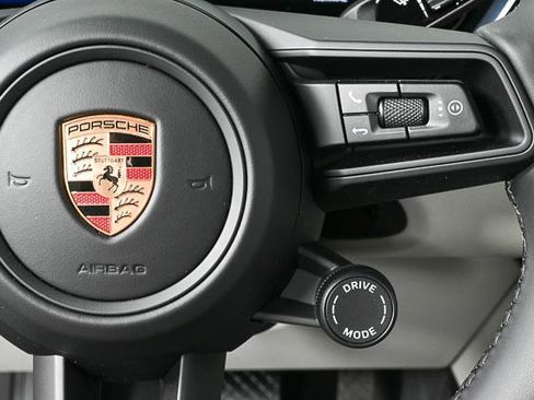 Used 2025 Porsche Macan Electric image 11