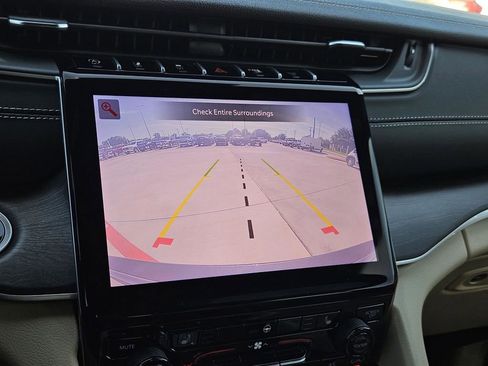 Used 2025 Jeep Grand Cherokee Limited RWD image 24