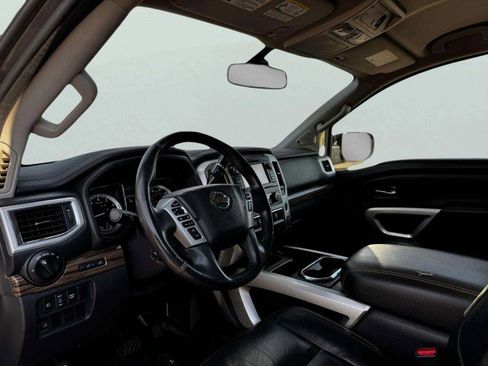 Used 2017 Nissan Titan SL image 23