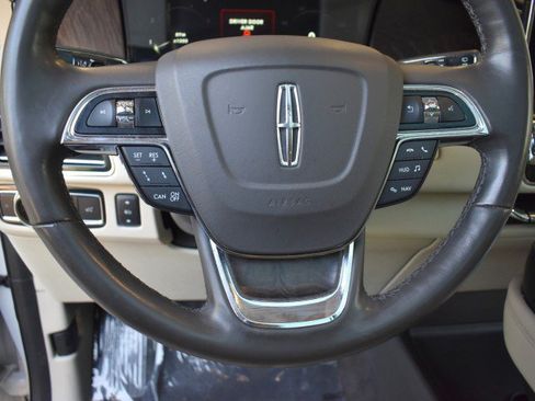 Used 2018 Lincoln Navigator Reserve w/ Technology Package AWD/4WD image 13