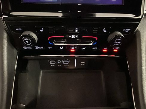 Used 2021 Jeep Grand Cherokee L Laredo AWD/4WD image 26
