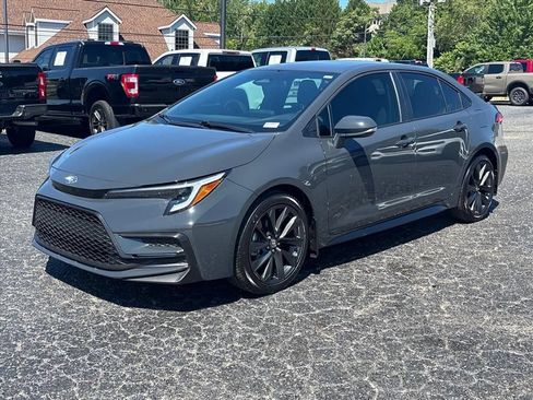 Used 2026 Toyota Corolla SE FWD image 3