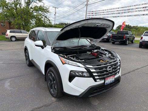 Used 2024 Nissan Rogue SV w/ SV Premium Package AWD/4WD image 33