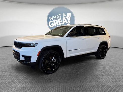 Used 2025 Jeep Grand Cherokee L Altitude image 8