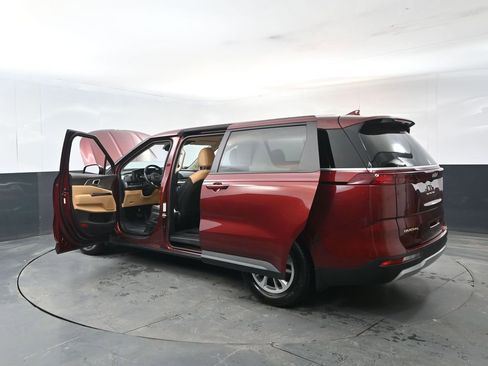 Certified 2024 Kia Carnival LX image 32