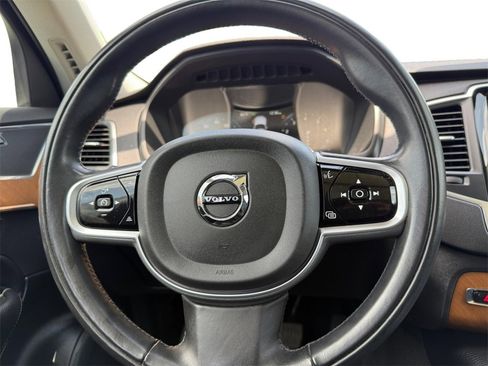 Used 2022 Volvo XC90 T6 Momentum w/ Climate Package image 12