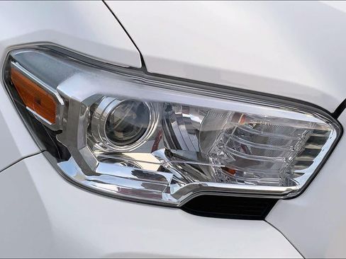 Used 2023 Toyota Tacoma SR5 RWD image 26