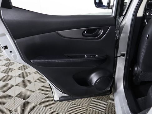 Used 2020 Nissan Rogue Sport S image 21