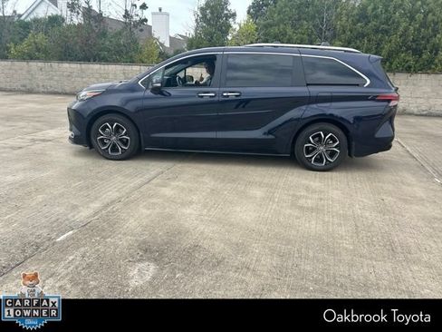Used 2025 Toyota Sienna Platinum AWD/4WD image 5