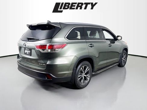 Used 2016 Toyota Highlander XLE image 7