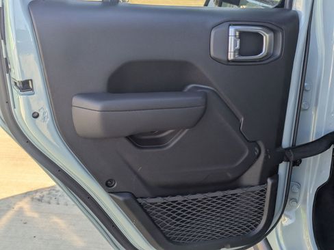 Used 2024 Jeep Wrangler Willys image 13