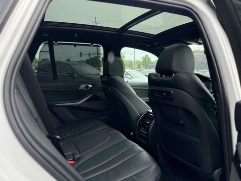 Used 2019 BMW X5 xDrive40i w/ M Sport Package AWD/4WD image 18