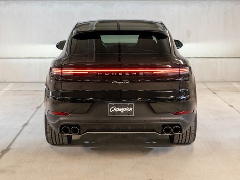 Certified 2026 Porsche Cayenne GTS AWD/4WD image 6