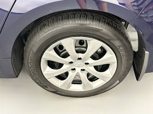 Used 2025 Toyota Corolla LE FWD image 11