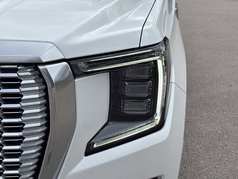 Used 2023 GMC Yukon XL Denali w/ Advanced Technology Package image 11