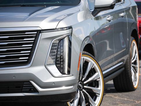 Used 2025 Cadillac Escalade ESV Premium Luxury Platinum AWD/4WD image 25