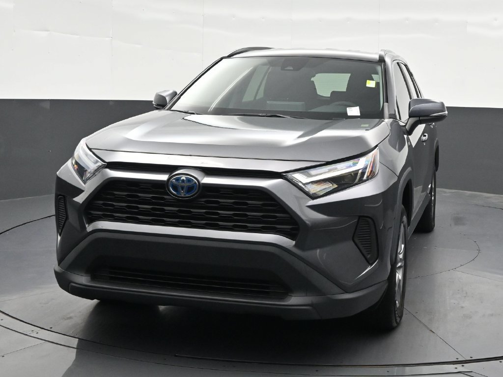 Used 2022 Toyota RAV4 XLE AWD/4WD image 9
