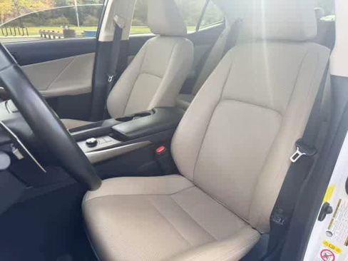 Used 2018 Lexus IS 300 AWD image 10