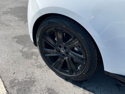 Used 2023 Land Rover Range Rover SE image 31