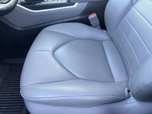Used 2023 Toyota Highlander XLE AWD/4WD image 9