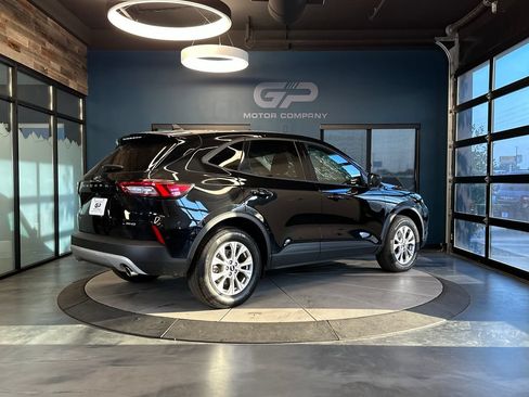 Used 2025 Ford Escape Active AWD/4WD image 3