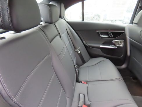 Used 2025 Mercedes-Benz C 300 4MATIC Sedan image 36