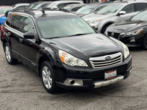 Used 2010 Subaru Outback 2.5i Limited w/ Popular Equipment Group 2A image 2