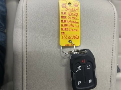 Used 2023 GMC Acadia Denali w/ Denali Ultimate Package image 17