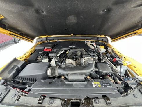 Used 2019 Jeep Wrangler Unlimited Sahara w/ Dual Top Group image 13