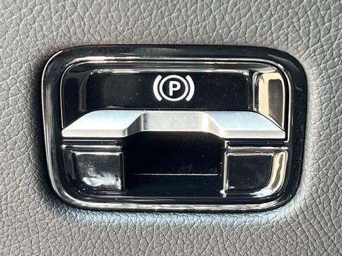 Certified 2024 Mercedes-Benz C 300 4MATIC Sedan image 18