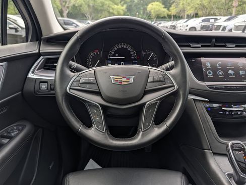 Used 2018 Cadillac XT5 Premium Luxury FWD image 17