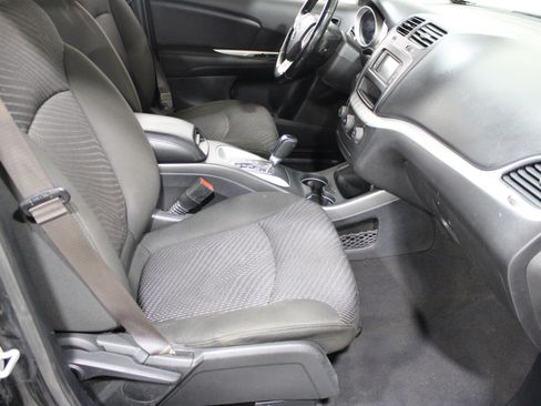 Used 2020 Dodge Journey SE w/ SE Popular Equipment Group FWD image 33
