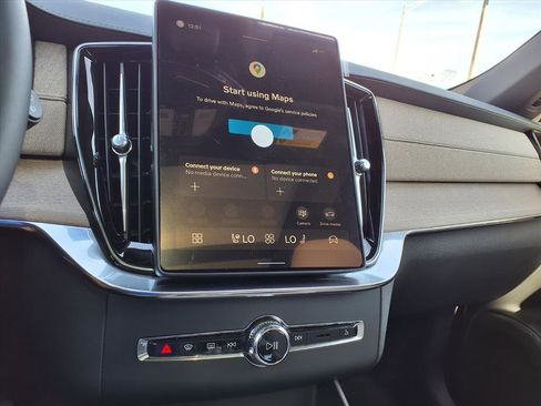 New 2026 Volvo XC90 B5 Plus w/ Protection Package Premier image 16