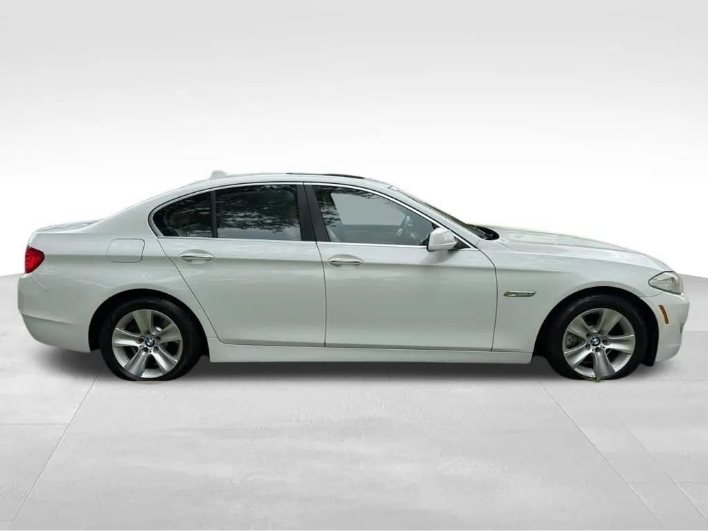 Used 2011 BMW 528i Sedan RWD image 9