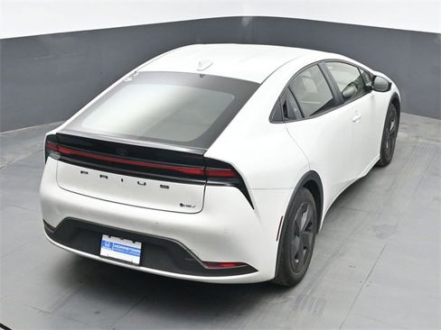 Used 2023 Toyota Prius LE image 27
