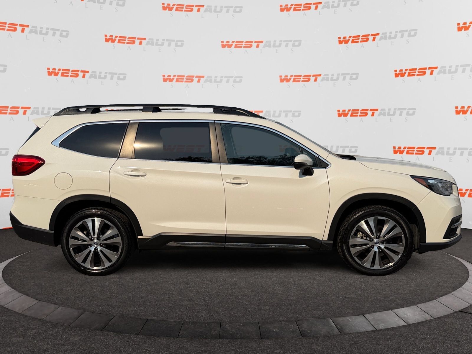 Used 2022 Subaru Ascent Limited w/ Technology Package AWD/4WD image 6