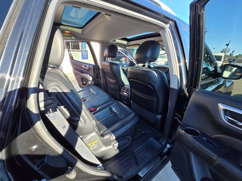Used 2015 Nissan Pathfinder Platinum w/ Cargo Package AWD/4WD image 32