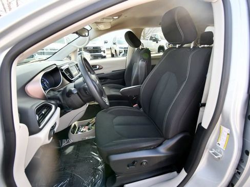 Used 2024 Chrysler Voyager LX FWD image 13