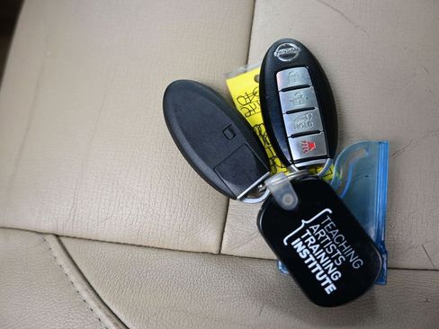 Used 2011 Nissan Armada Platinum w/ 2nd Row Captain Seat Pkg image 63