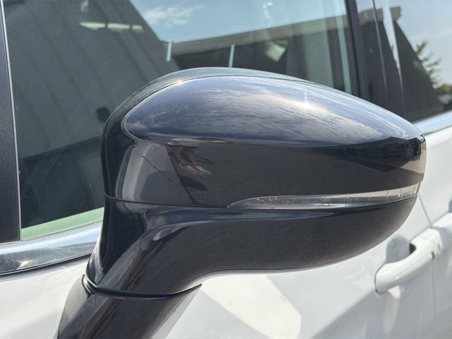 Used 2024 Chrysler Pacifica Touring-L FWD image 41
