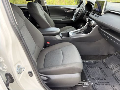 Used 2025 Toyota RAV4 XLE w/ Convenience Package FWD image 13