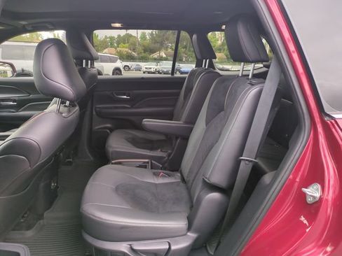 Used 2025 Toyota Grand Highlander AWD Hybrid image 28