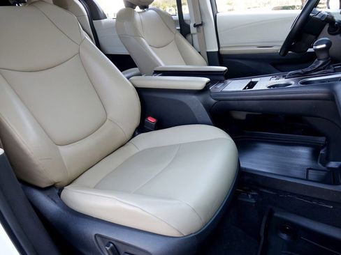 Used 2021 Toyota Sienna XLE w/ XLE Plus Package image 8