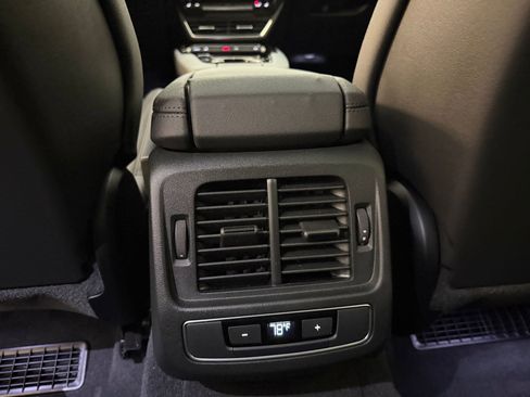 Used 2022 Audi e-tron GT Premium Plus image 27