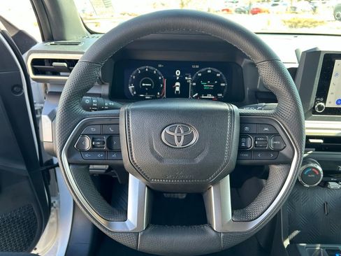 Used 2025 Toyota Tacoma TRD Off-Road image 10
