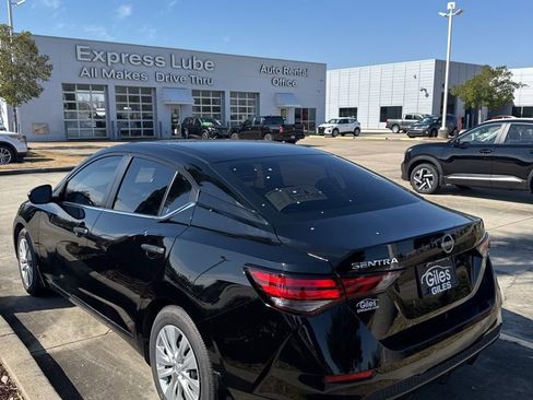 Used 2025 Nissan Sentra S image 9