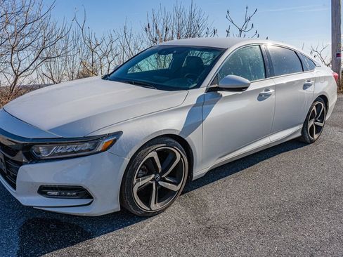 Used 2018 Honda Accord Sport image 3